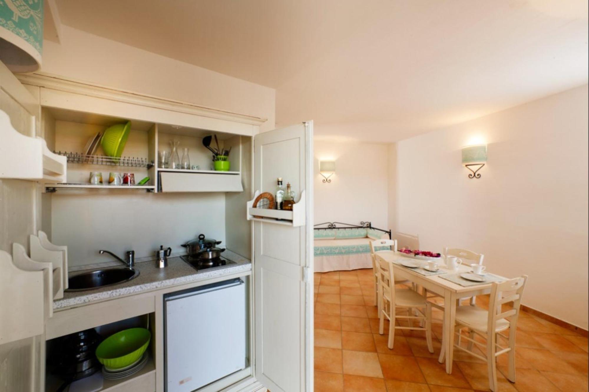 Residence Baia Dei Mirti Vignola Mare Buitenkant foto