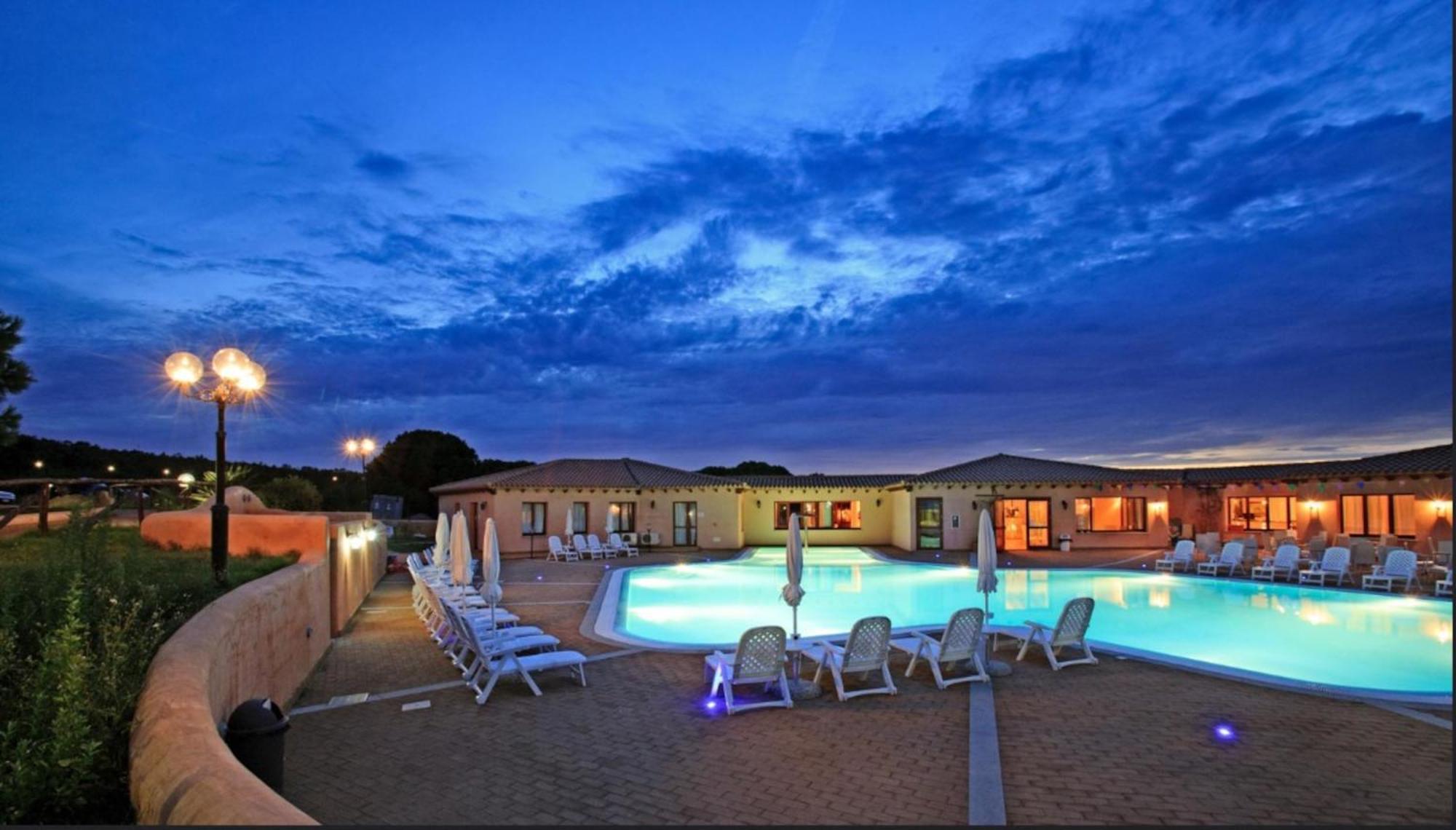 Residence Baia Dei Mirti Vignola Mare Buitenkant foto
