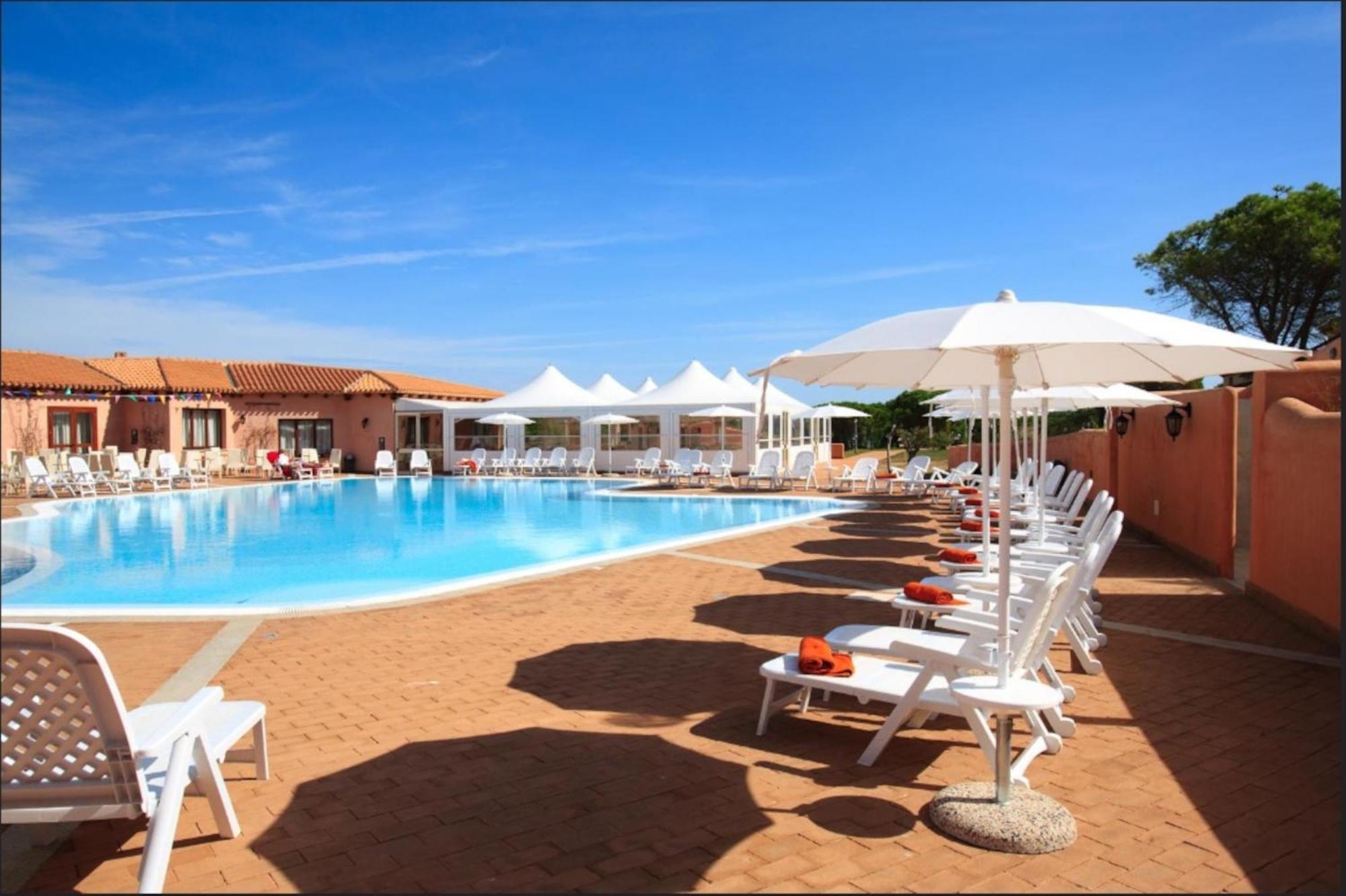 Residence Baia Dei Mirti Vignola Mare Buitenkant foto