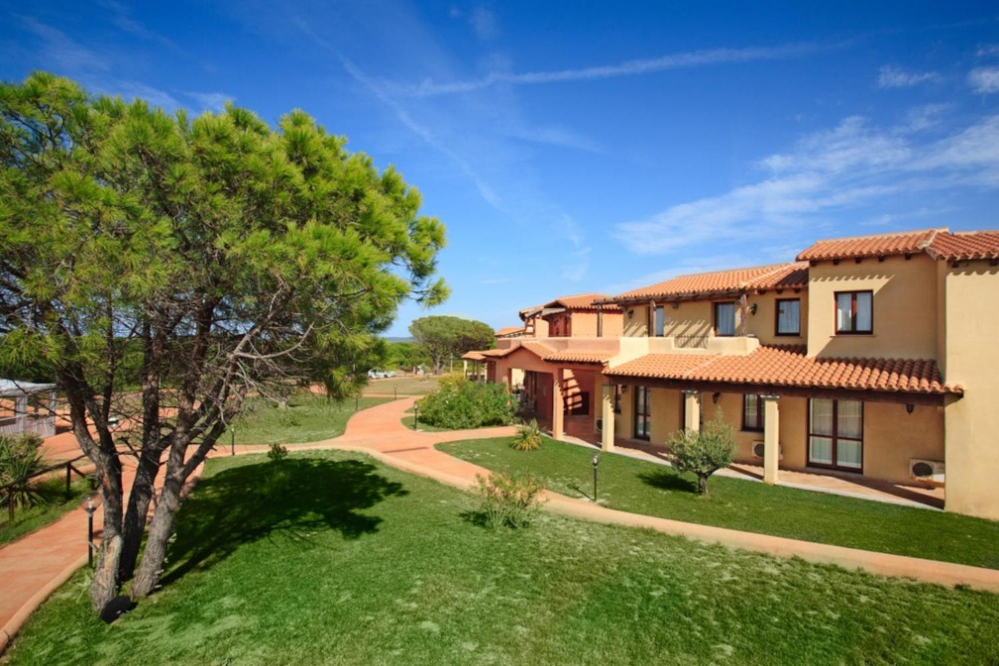 Residence Baia Dei Mirti Vignola Mare Buitenkant foto