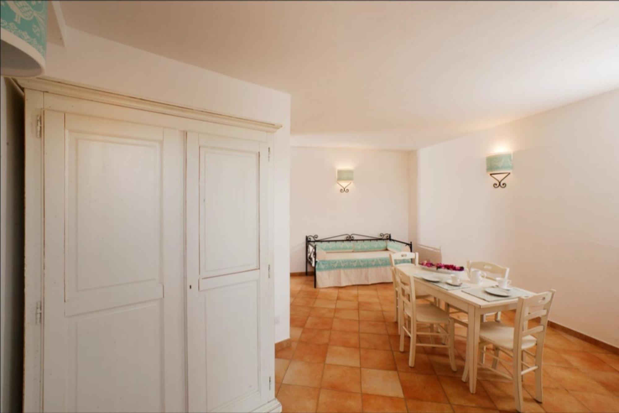 Residence Baia Dei Mirti Vignola Mare Buitenkant foto