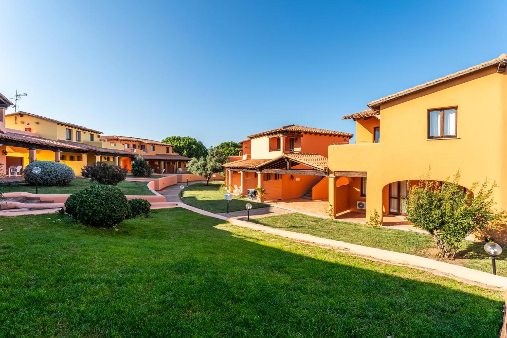 Residence Baia Dei Mirti Vignola Mare Buitenkant foto
