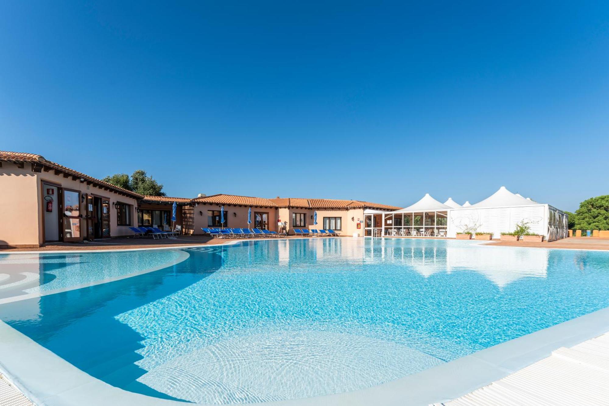 Residence Baia Dei Mirti Vignola Mare Buitenkant foto