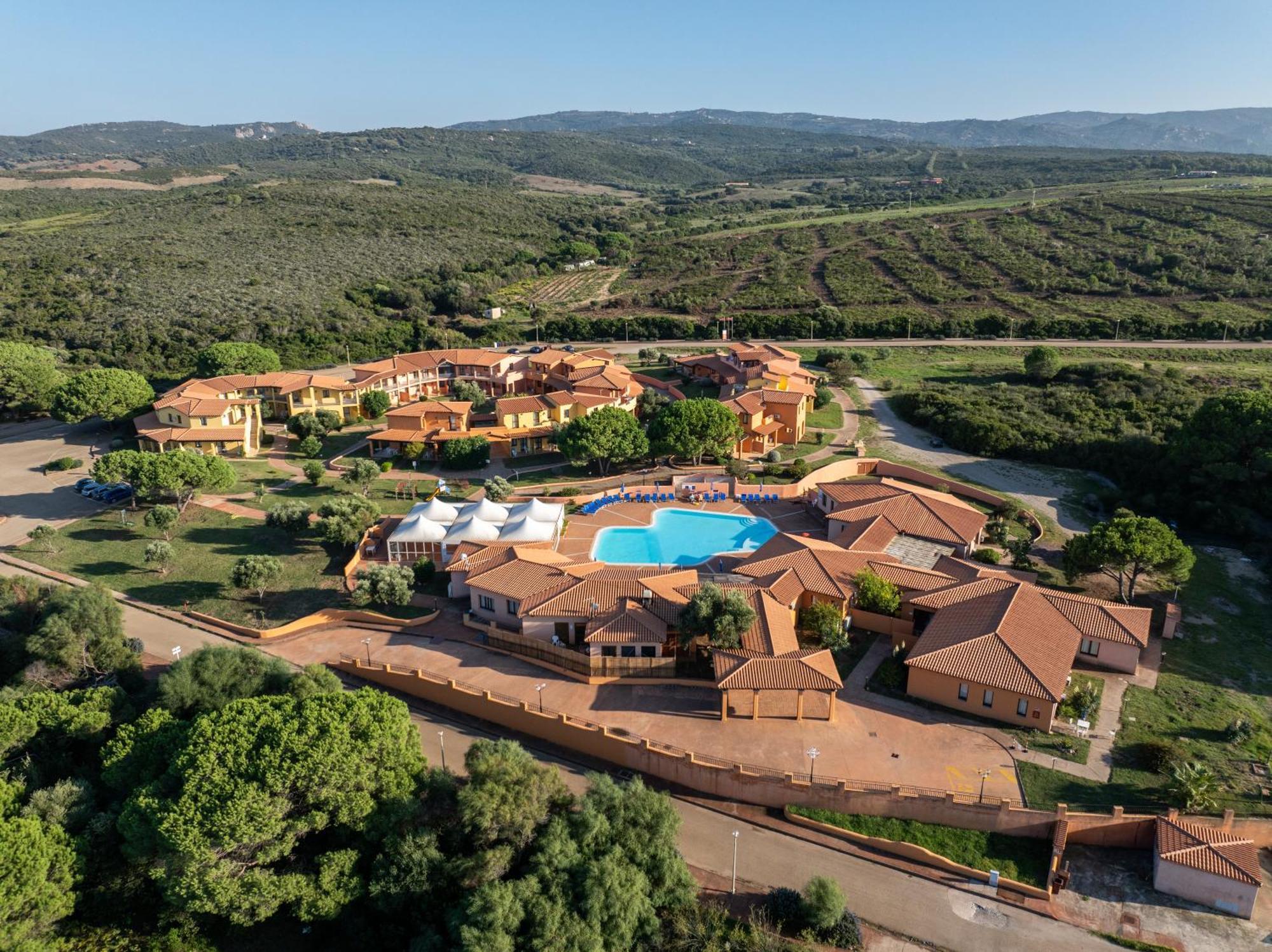 Residence Baia Dei Mirti Vignola Mare Buitenkant foto