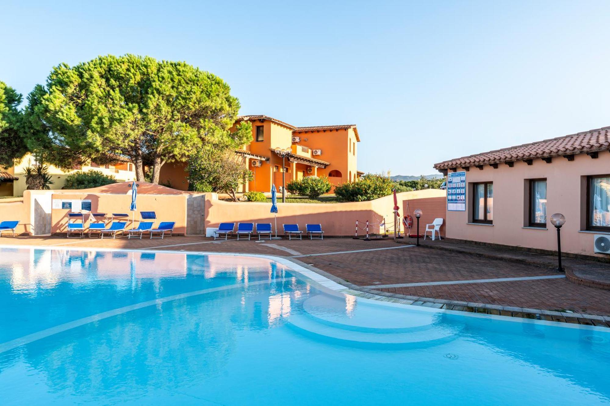 Residence Baia Dei Mirti Vignola Mare Buitenkant foto