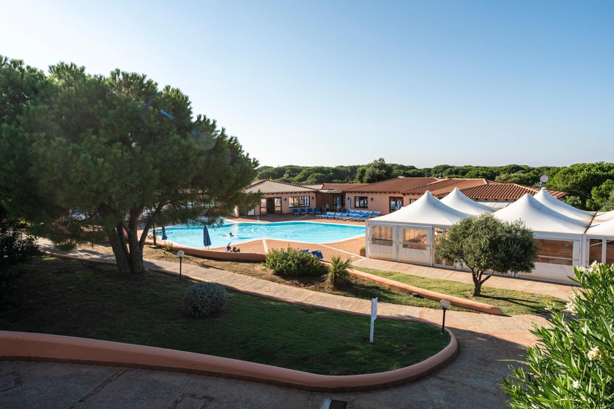 Residence Baia Dei Mirti Vignola Mare Buitenkant foto