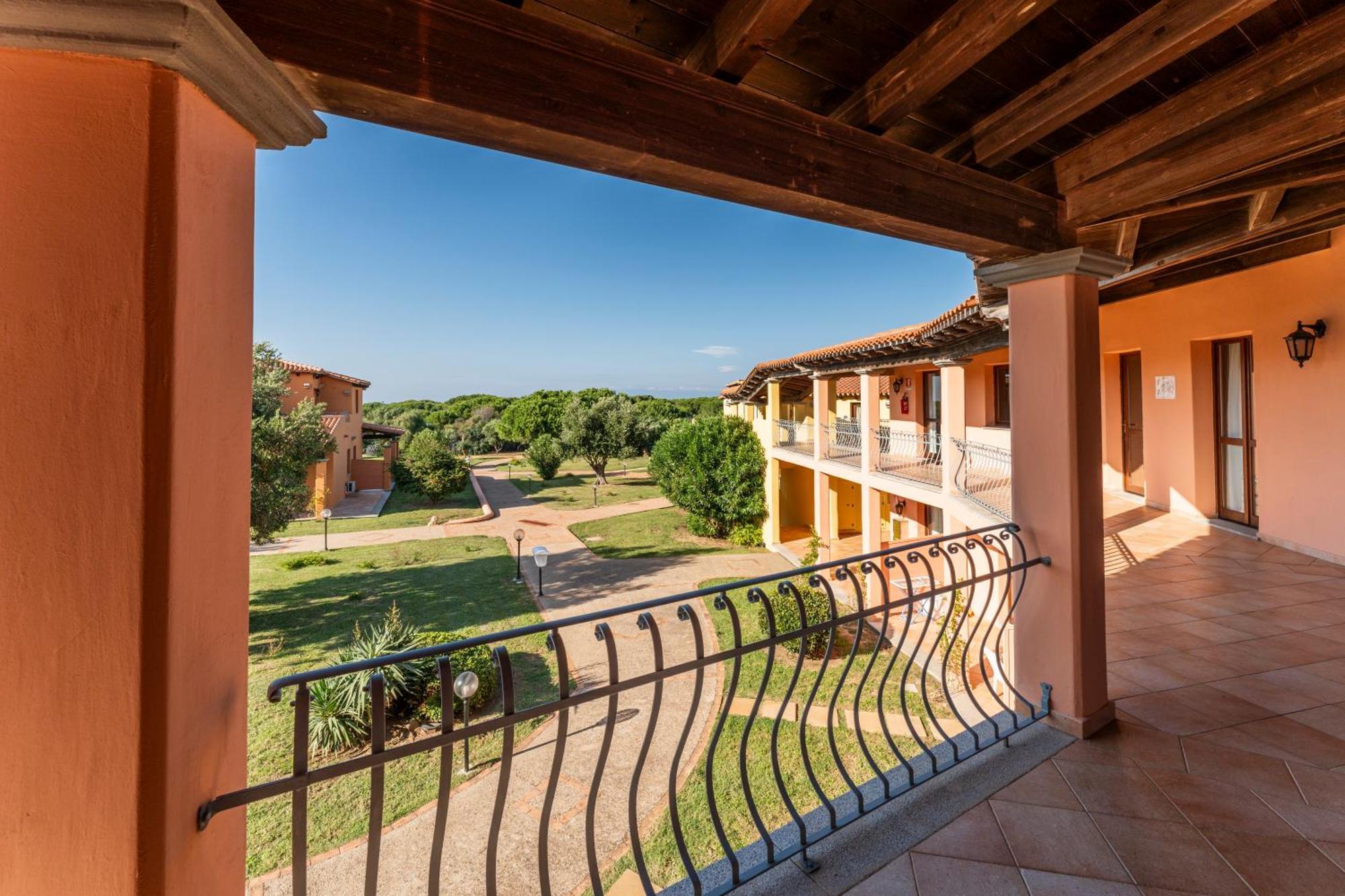 Residence Baia Dei Mirti Vignola Mare Buitenkant foto