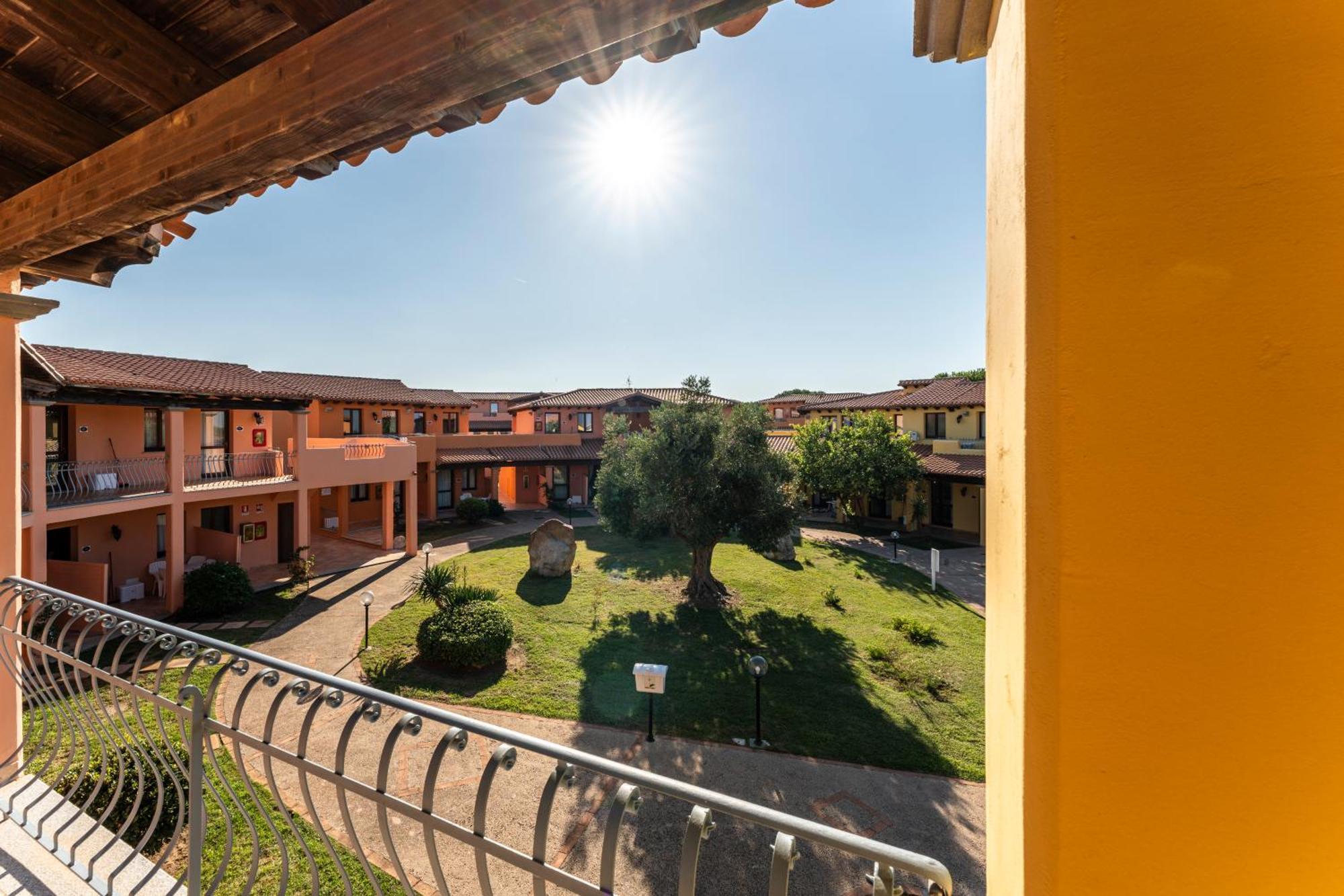 Residence Baia Dei Mirti Vignola Mare Buitenkant foto