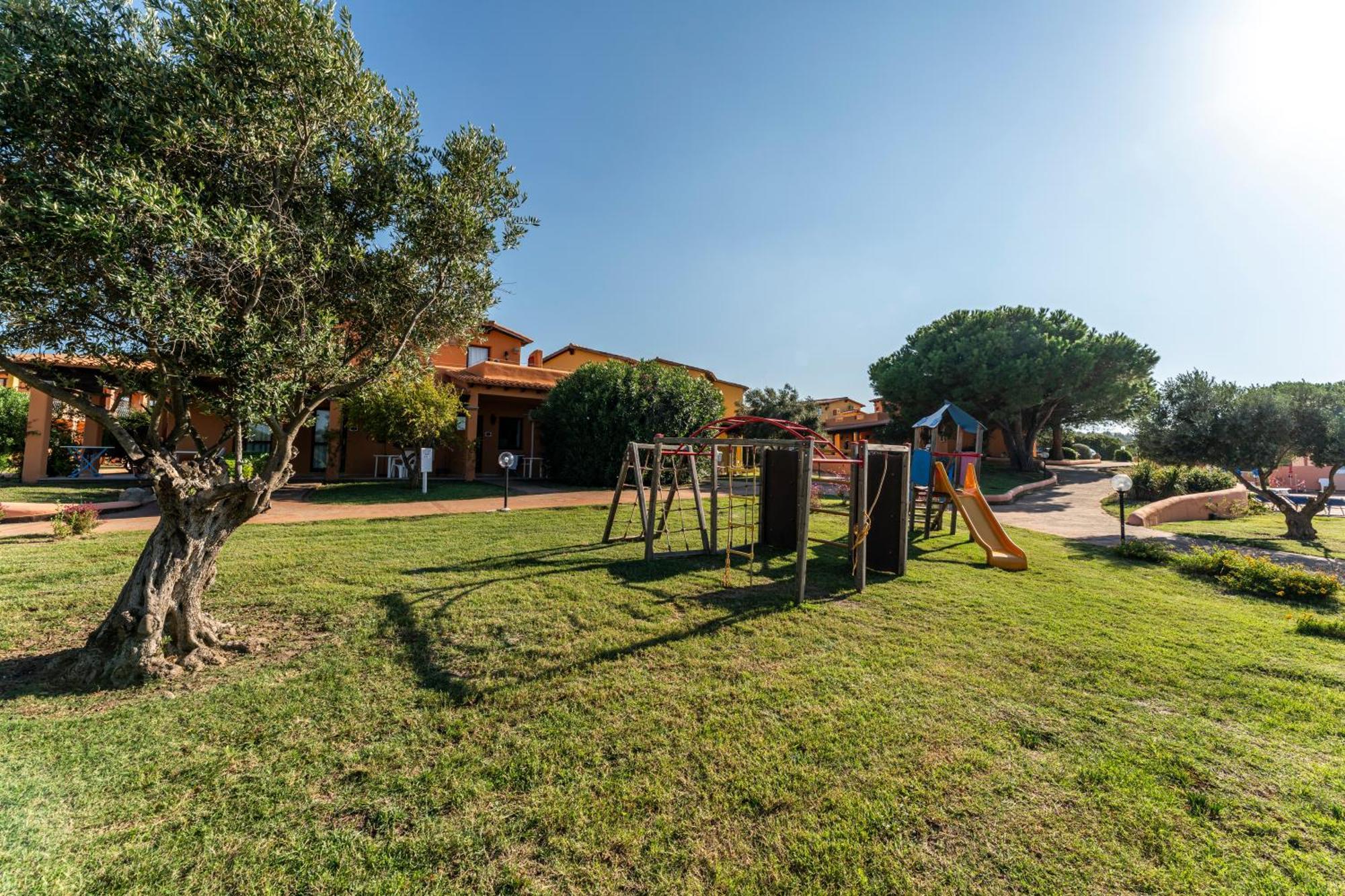 Residence Baia Dei Mirti Vignola Mare Buitenkant foto