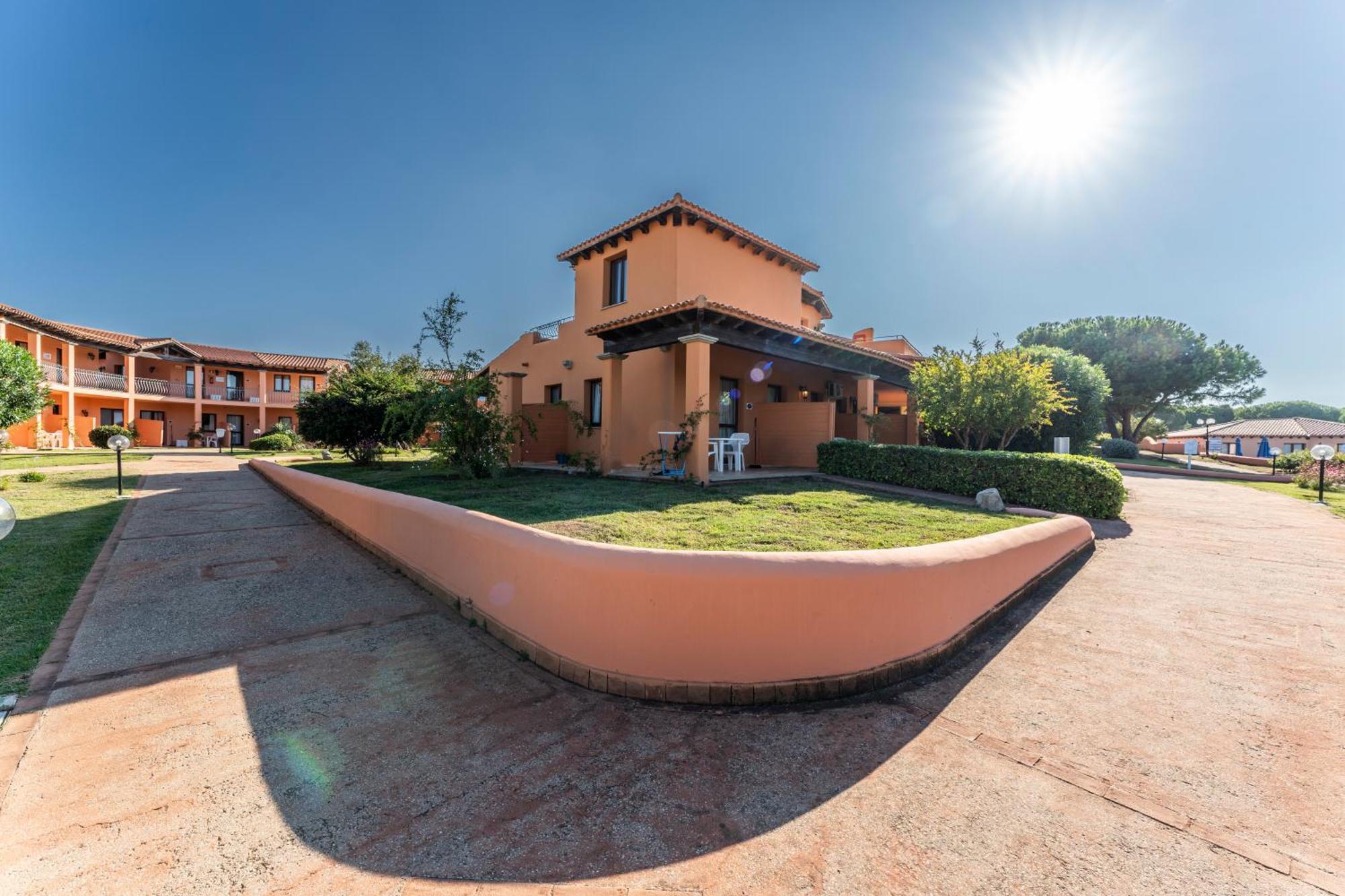 Residence Baia Dei Mirti Vignola Mare Buitenkant foto