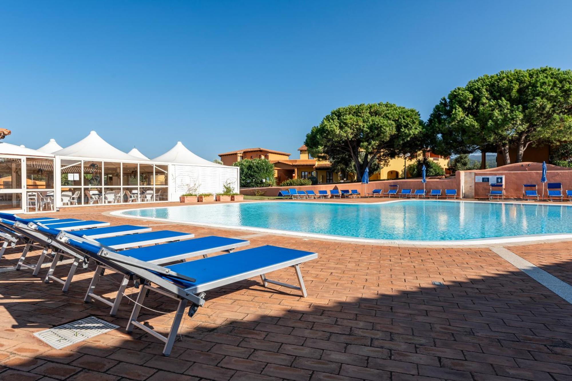Residence Baia Dei Mirti Vignola Mare Buitenkant foto